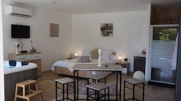 Romantic Cottage, Hot Tub (L'Étoile Spa)