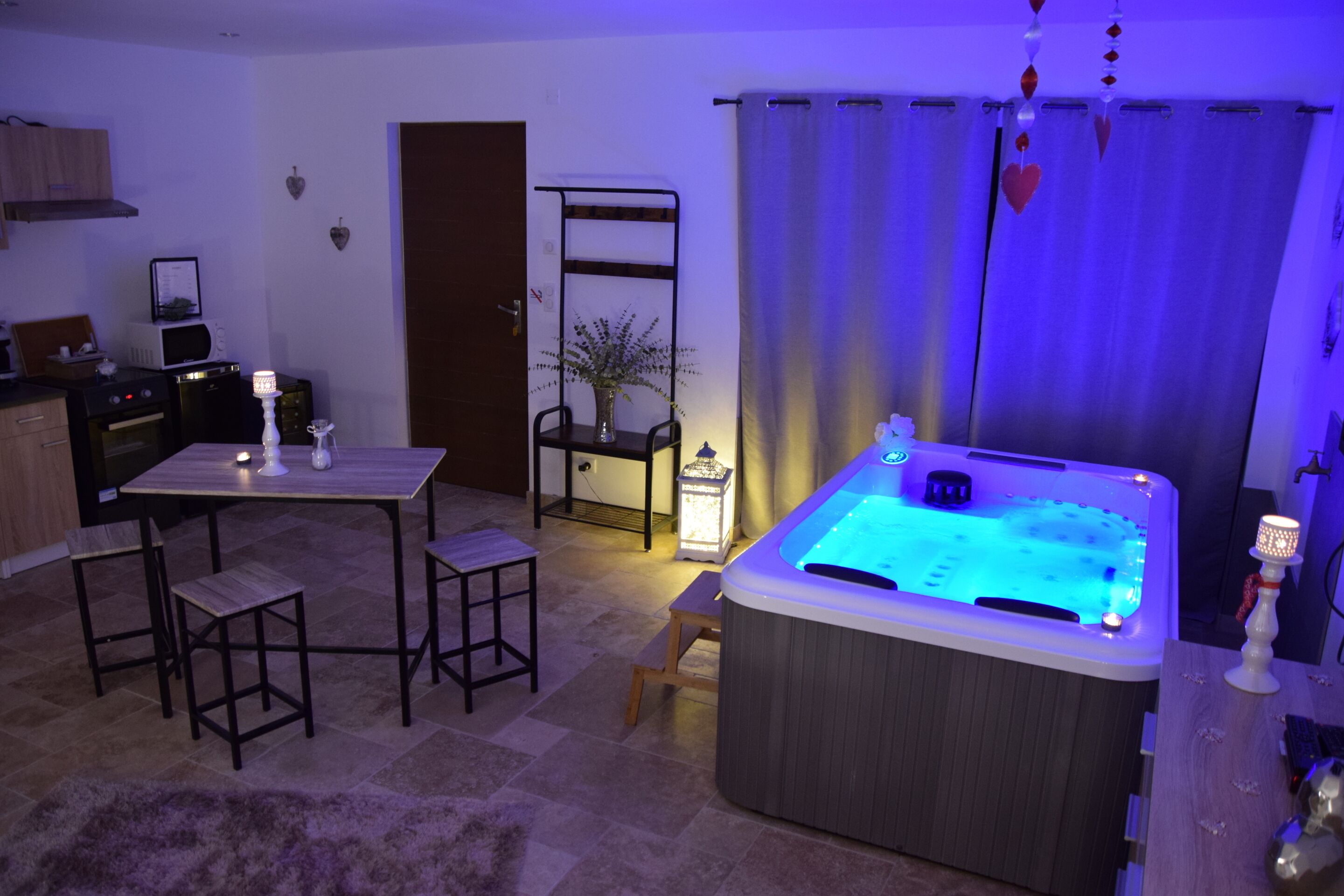 Cottage Romantique, bain à remous (L'Étoile Spa)