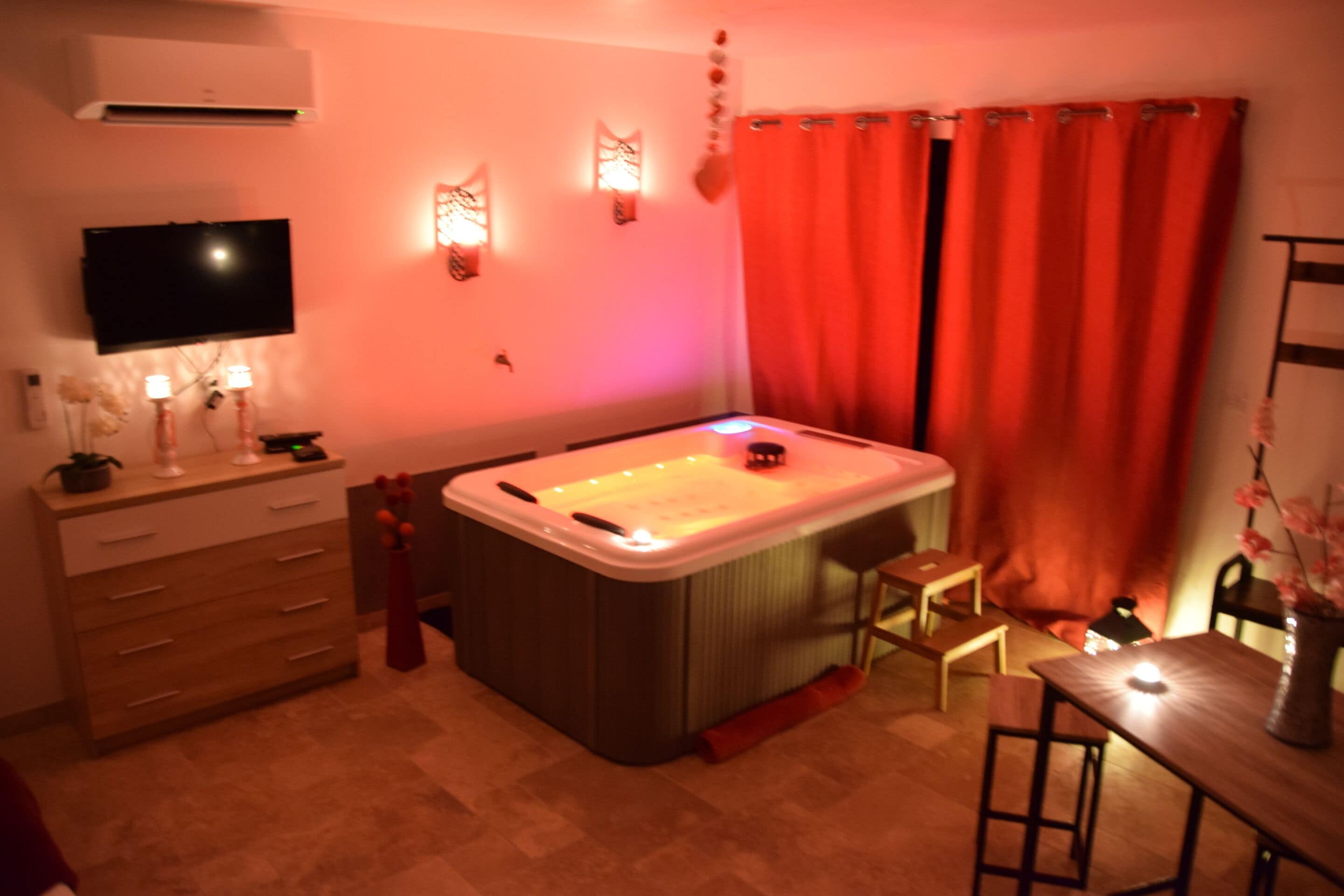 Cottage Romantique, bain à remous (L'Étoile Spa)