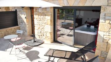 Romantic Cottage, Hot Tub (L'Étoile Spa) | Garden