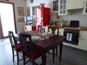Kühlschrank, Ofen, Herdplatte, Geschirrspüler