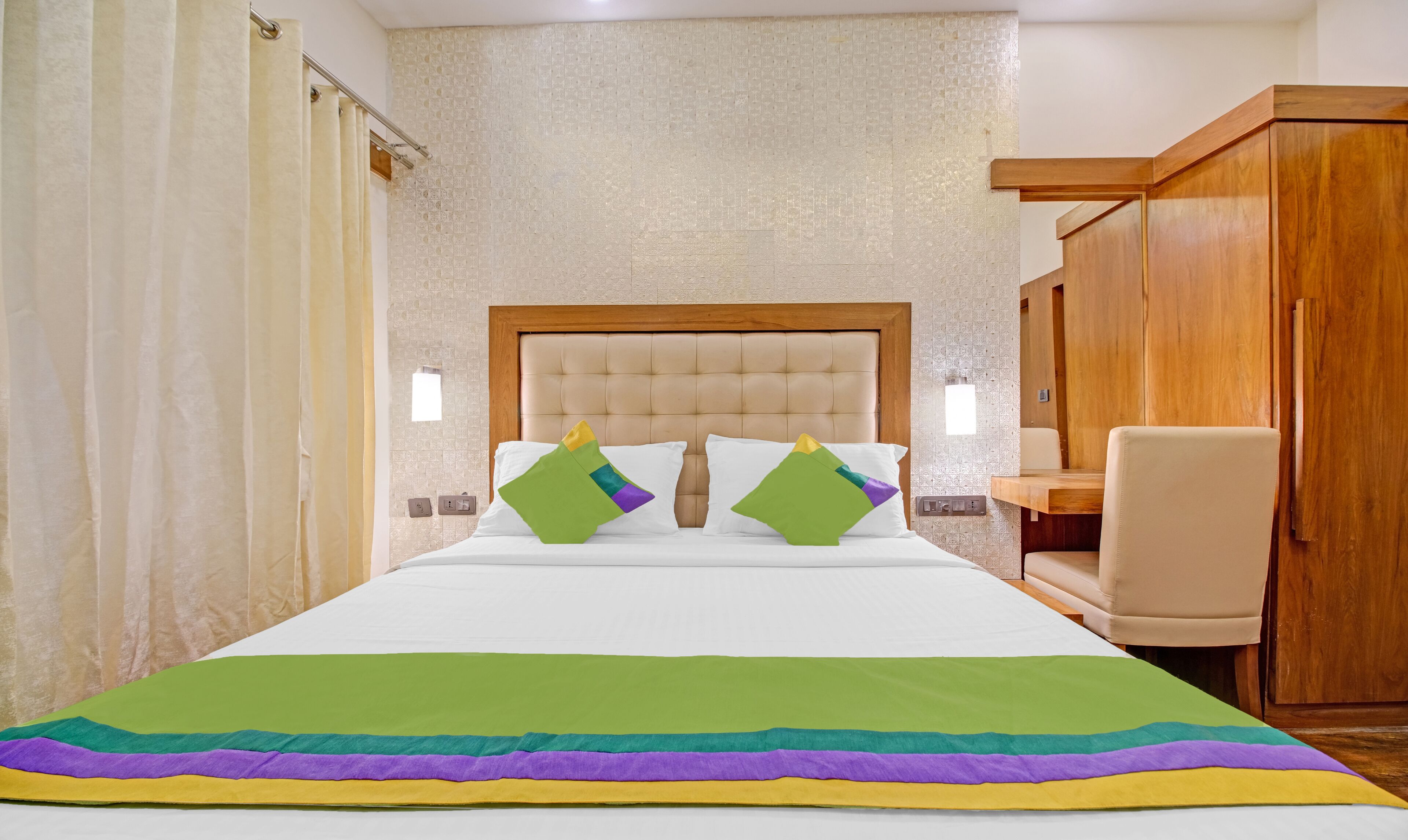 Habitación estándar doble | Escritorio, tabla de planchar con plancha, camas supletorias