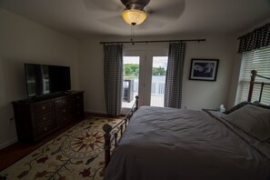 3 bedrooms, iron/ironing board, free WiFi, bed sheets - LAKE FRONT WITH VIEWS TO DREAM OF (Susquehanna)