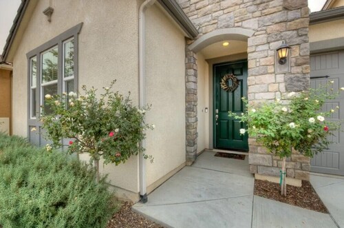 Clovis House, Sleeps 10, Hammock, Covered Patio, Game Table