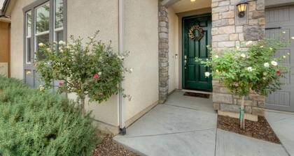 Clovis House, Sleeps 10, Hammock, Covered Patio, Game Table