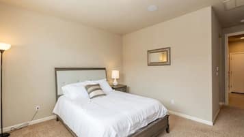 3 habitaciones, escritorio, tabla de planchar con plancha y wifi gratis