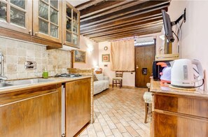 Interior - Colosseum Rione Monti 1
Adiacente al Colosseo (Rome)