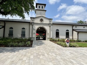 Exterior - Cozy Quiet Home! PET FRIENDLY! Fall 2025 Special! (Houston)