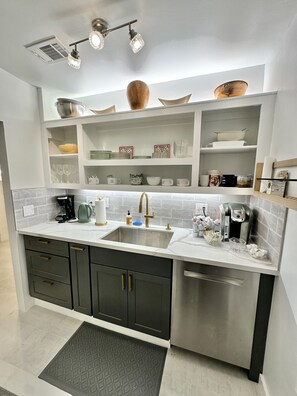 Fridge, microwave, oven, stovetop - Cozy Quiet Home! PET FRIENDLY! Fall 2025 Special! (Houston)