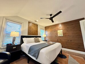 2 bedrooms, desk, iron/ironing board, free WiFi - Cozy Quiet Home! PET FRIENDLY! Fall 2025 Special! (Houston)