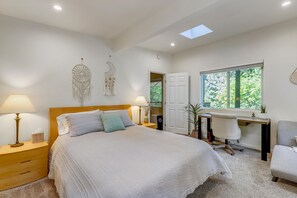 2 makuuhuonetta, työpöytä, silitysrauta/-lauta, Wi-Fi