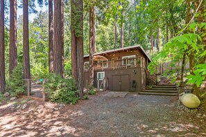 Exterior - Faeya Grove - Charming Family Getaway! Remodeled, short drive to Russian River. (Forestville)