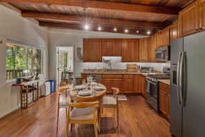 Fridge, microwave, stovetop, dishwasher