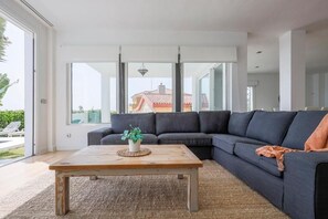 Smart-TV, Kamin, Stereoanlage