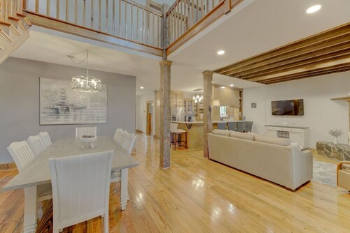 Majestic Lake Murray Retreat | +2BR Guest House