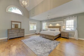 4 bedrooms, iron/ironing board, travel crib, free WiFi