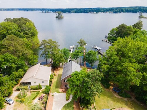Majestic Lake Murray Retreat