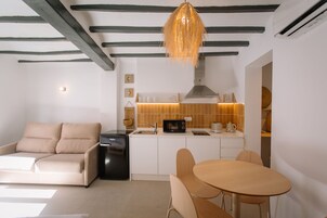 Studio, Ensuite (Hasta 4 personas) | Dining