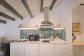 Studio, salle de bains attenante | Cuisine partagée