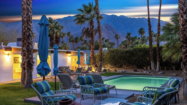 حمّام سباحة خارجي، حمّام سباحة مُدفَّأ