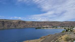 Miscellaneous - RV space on the River Unit B -minutes from Gorge concerts (Quincy)