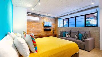 Loft Suite | Brankas dan didekorasi berbeda-beda