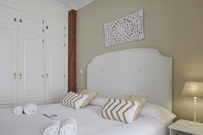 Iron/ironing board, free WiFi, bed sheets