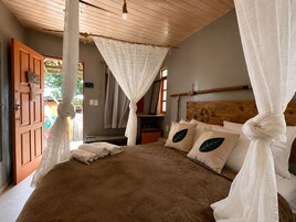 Ropa de cama de alta calidad, colchones con pillow-top y minibar