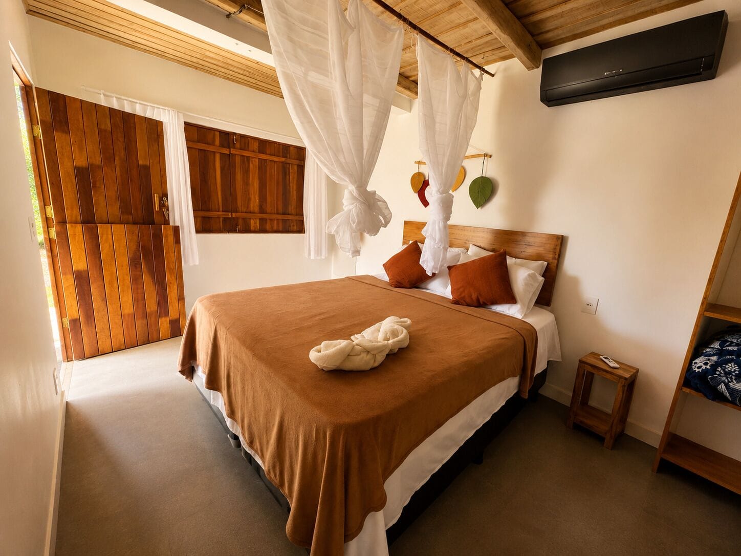 Chalé Onça Pintada | Literie de qualité, lit avec matelas à plateau-coussin, minibar
