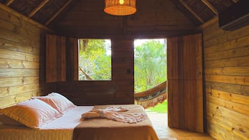 Romantic Room | Premium bedding, pillowtop beds, minibar, individually decorated