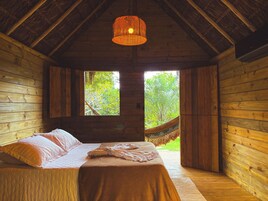 Ropa de cama de alta calidad, colchones con pillow-top y minibar 