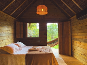 Romantisches Zimmer | Hochwertige Bettwaren, Pillowtop-Betten, Minibar, individuell dekoriert