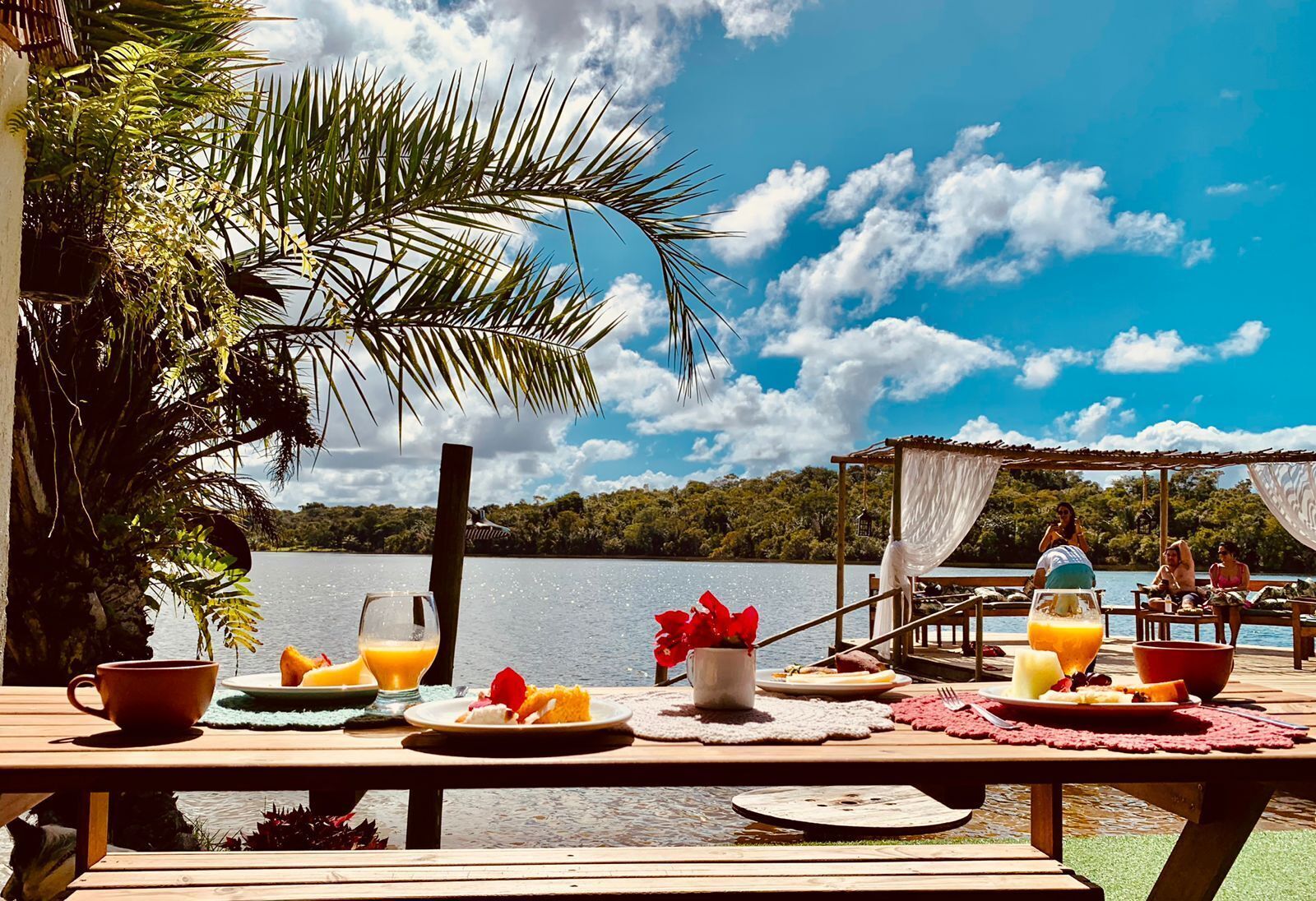 Café da manhã com buffet grátis todos os dias