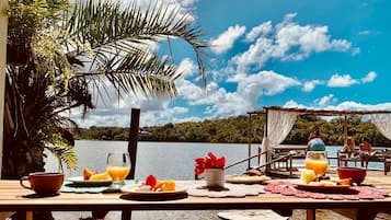 Café da manhã com buffet grátis todos os dias