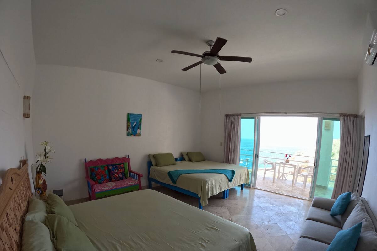 Habitacion Luna | Camas Select Comfort, espacio para trabajar con laptop y wifi gratis 