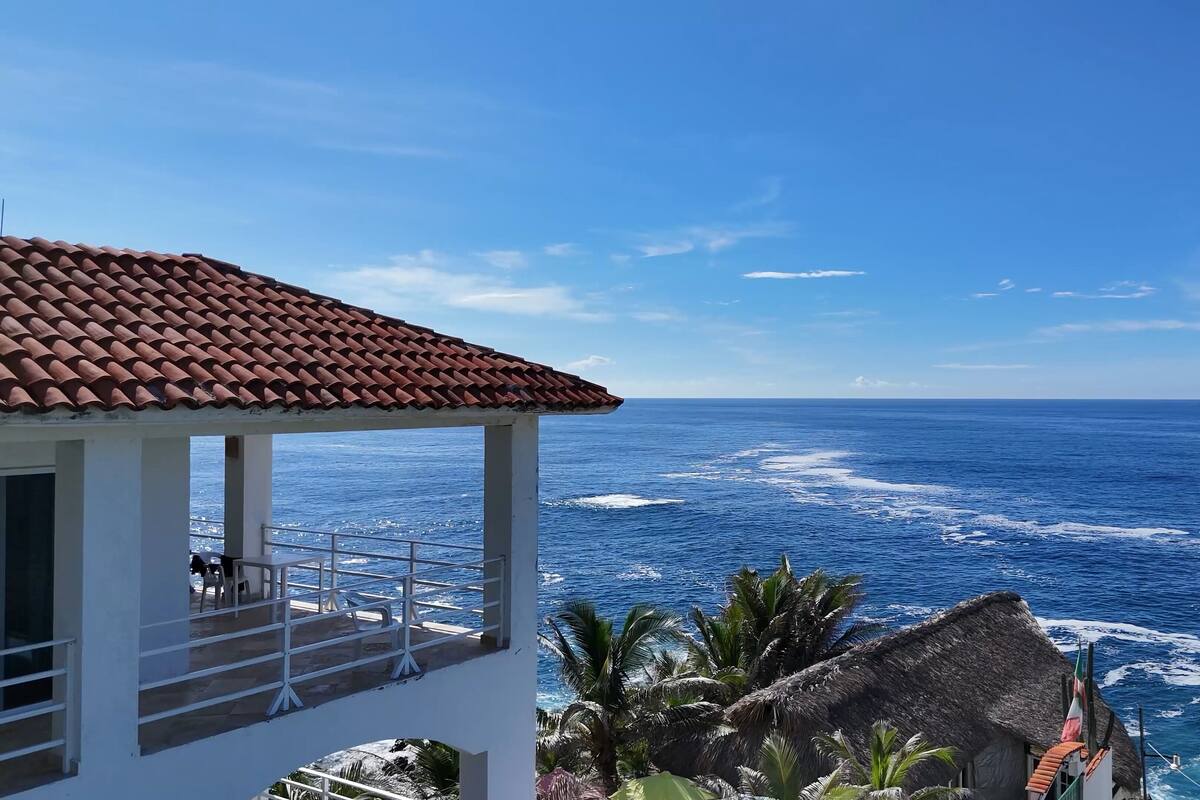 Habitacion Mar | Camas Select Comfort, espacio para trabajar con laptop y wifi gratis 