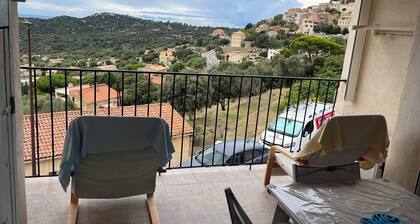 STUDIO DE CHARME 30 m2 avec TERRASSE de 15M2
VUE IMPRENABLE SUR BAIE DE CALVI