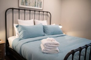 4 bedrooms, desk, iron/ironing board, travel cot
