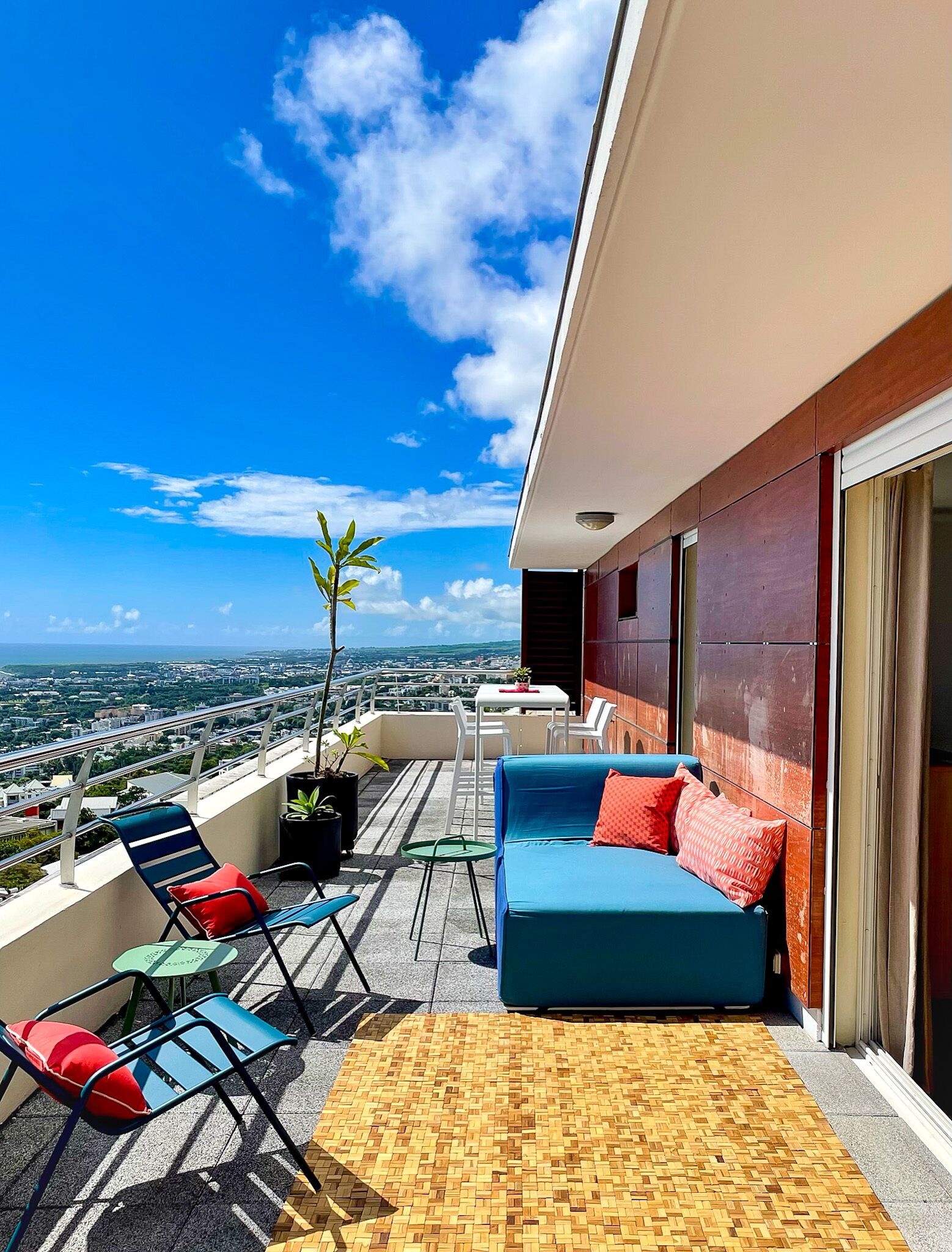 屋外ダイニングエリア