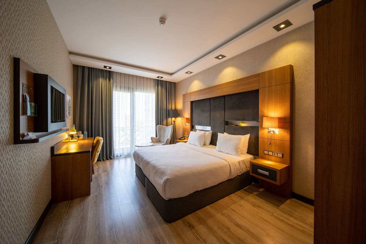 1 habitación, minibar, escritorio y espacio para trabajar con laptop