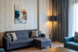 Suite, 1 soverom, ikke-røyk | 1 soverom, minibar, skrivebord og skrivebord for bærbar PC