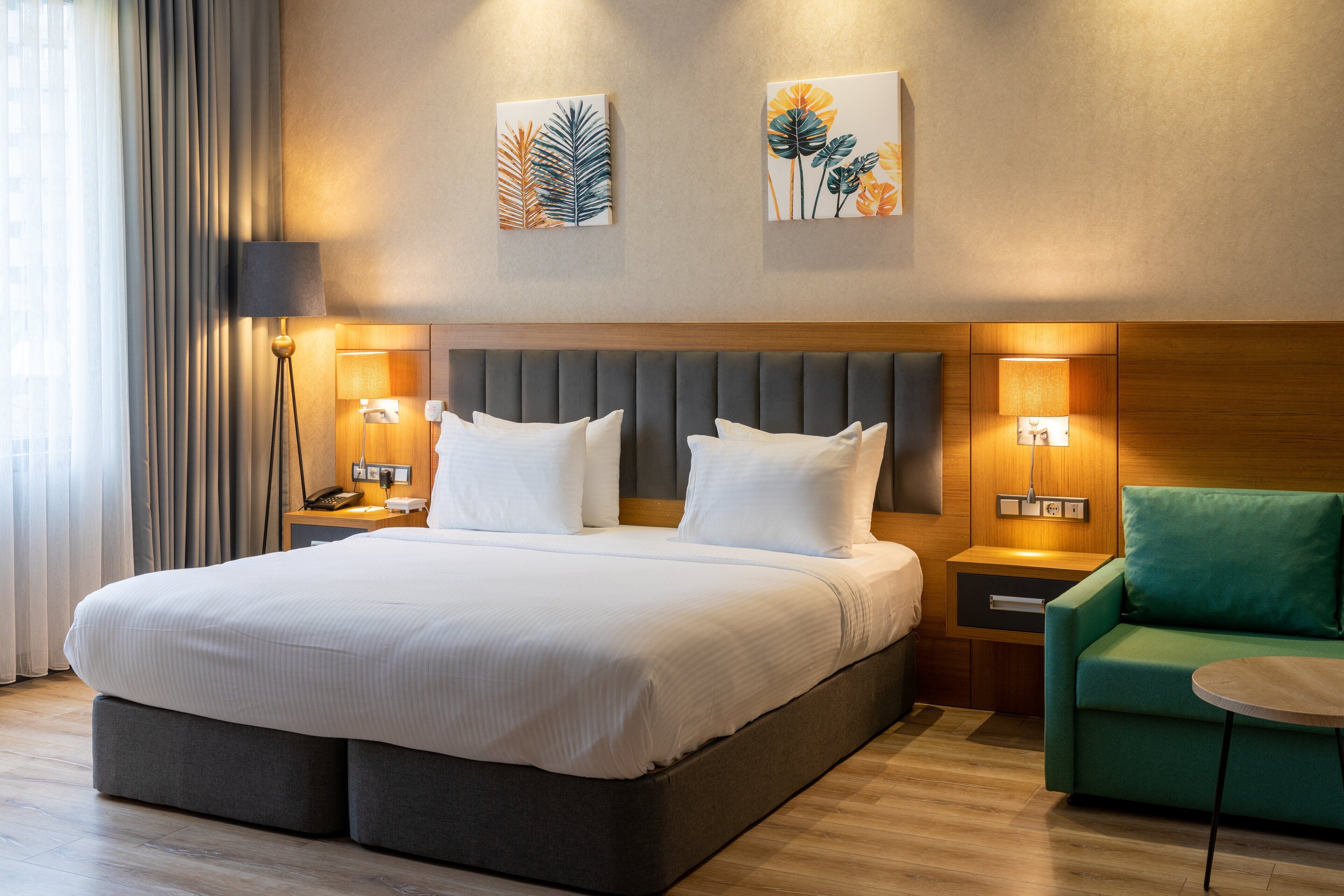 Kamar Premium, 1 Tempat Tidur King, akses difabel | 1 kamar tidur, minibar, meja kerja, dan ruang kerja ramah laptop