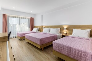 スーペリア ルーム | セーフティボックス (室内)、デスク、遮光カーテン、防音設備