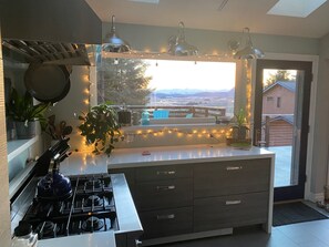 冰箱、微波炉、烤箱、炉灶