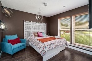 5 bedrooms, desk, free WiFi, bed sheets - Paradise in Plano-4 bedroom home with pool, spa and jacuzzi suite.  (Plano)