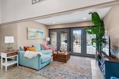 Paradise in Plano-4 bedroom home with pool, spa and jacuzzi suite. 