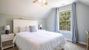 3 bedrooms, desk, iron/ironing board, free WiFi