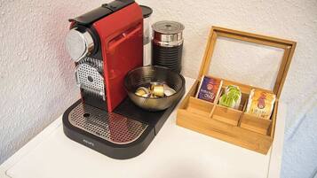 Kaffee und/oder Kaffeemaschine