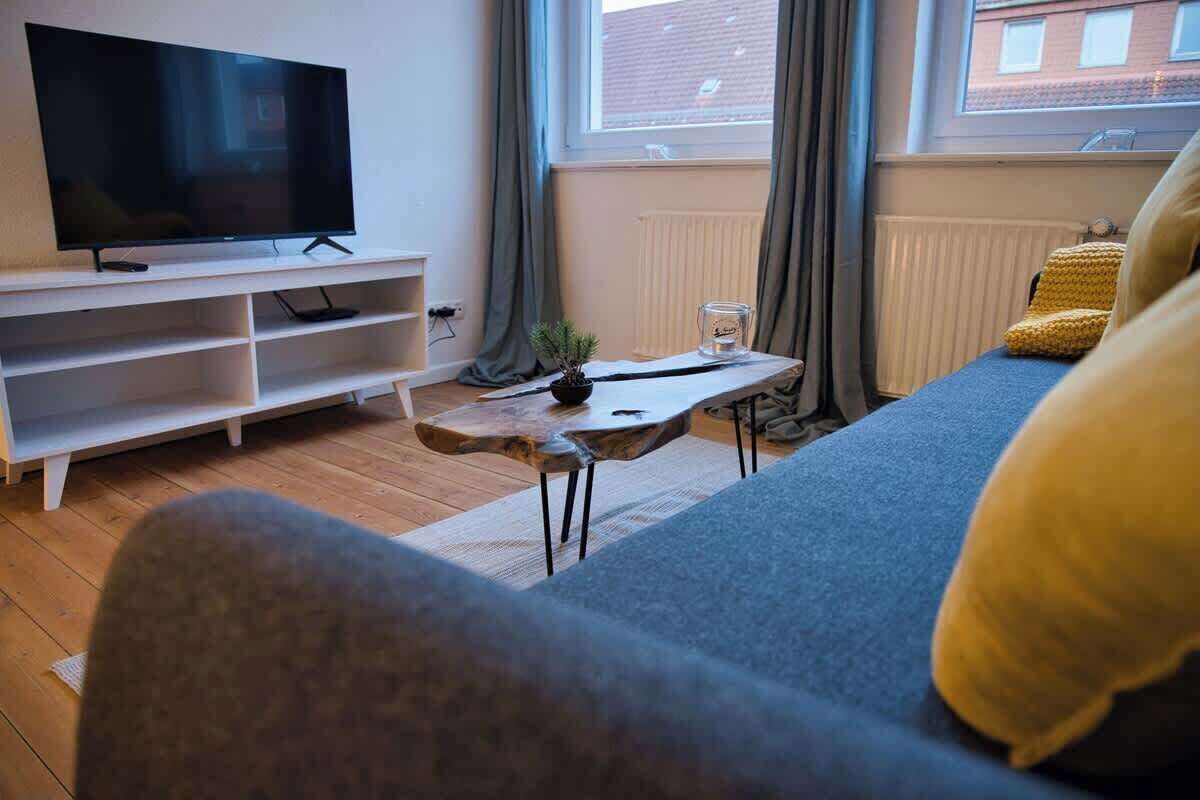 TV connectée, livres, vidéothèque, espaces bureaux