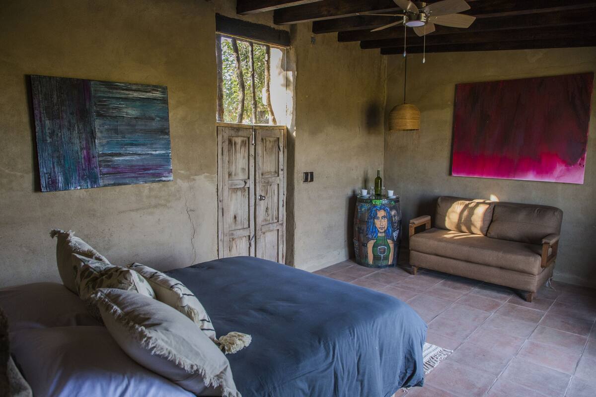 Comfort Room | In-room safe, free WiFi, individually furnished, bed sheets